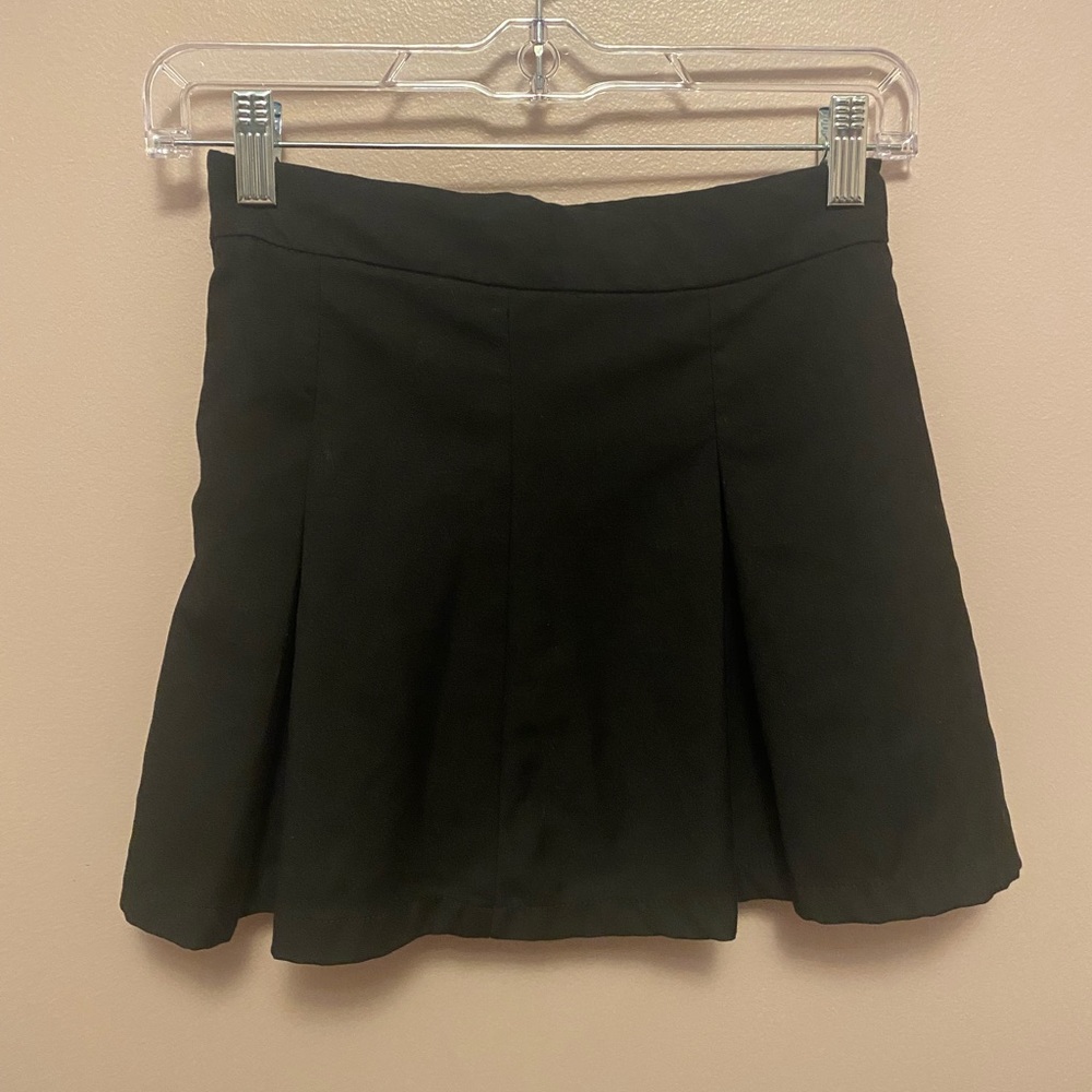 H&M Black Pleated Skirt